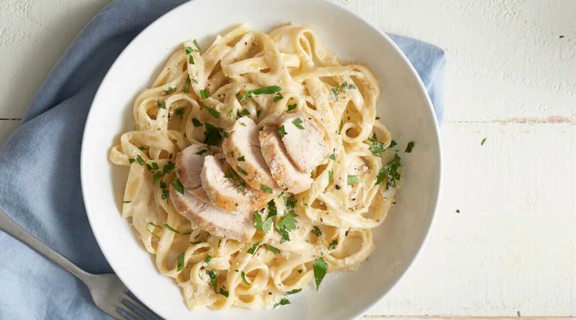 PASTA ALFREDO CON POLLO